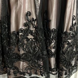 **Sold** Women’s Special Occasion Party Dress